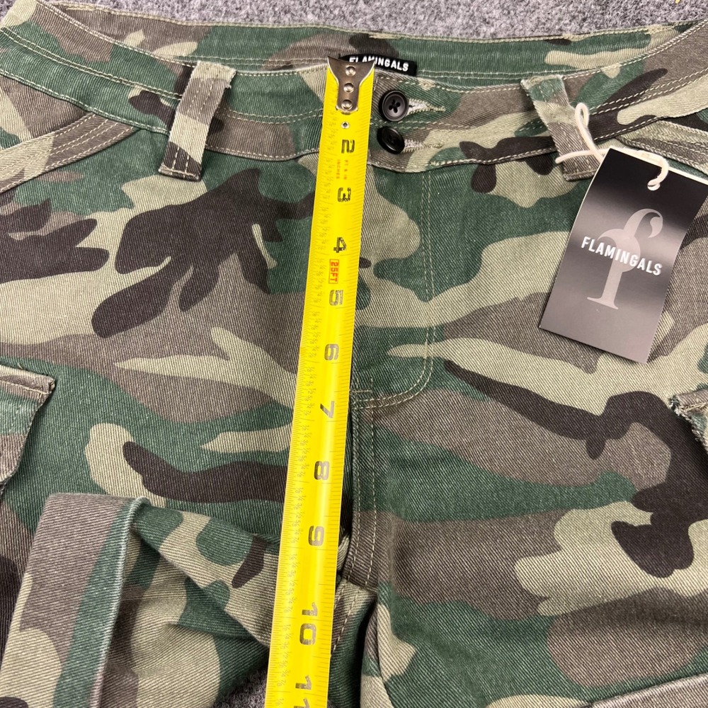 Camo Cargo Utility Shorts Rolled Cuff Stretch NWT Flamingals Women Large - Picture 7 of 9